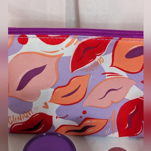 Clinique makeup cosmetic bag With Travel And Full sized products - Picture 2 of 3